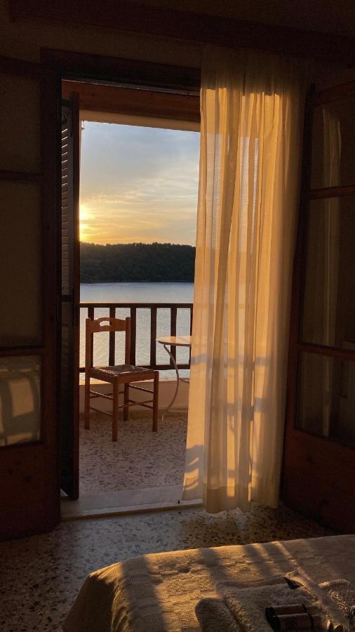 Hotel Blue Bay à Milína Extérieur photo