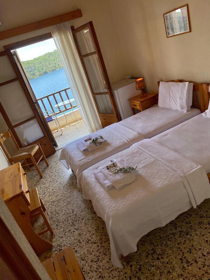 Hotel Blue Bay à Milína Extérieur photo