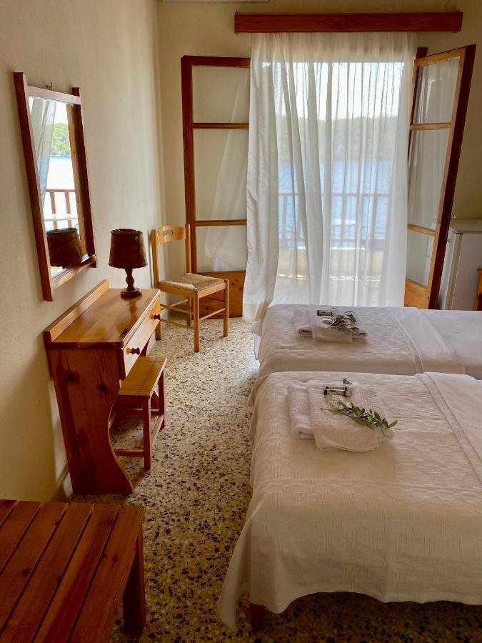 Hotel Blue Bay à Milína Extérieur photo